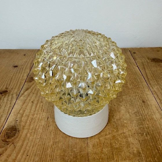 Plafonnier vintage en porcelaine blanche, années 1970 (photo 4 of 13)