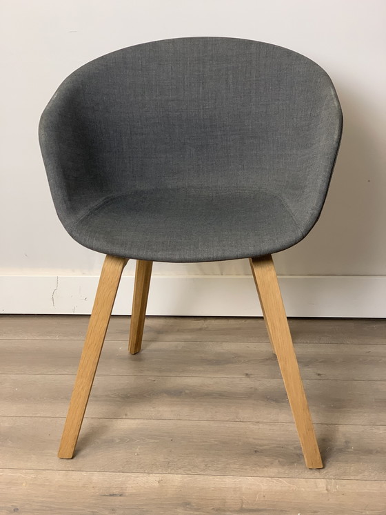 Image 1 of Fieno su una sedia AAC23