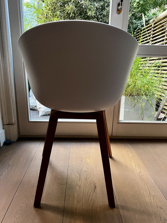 Image 1 of Hay AAC12 Stuhl - weiß mit Eichengestell