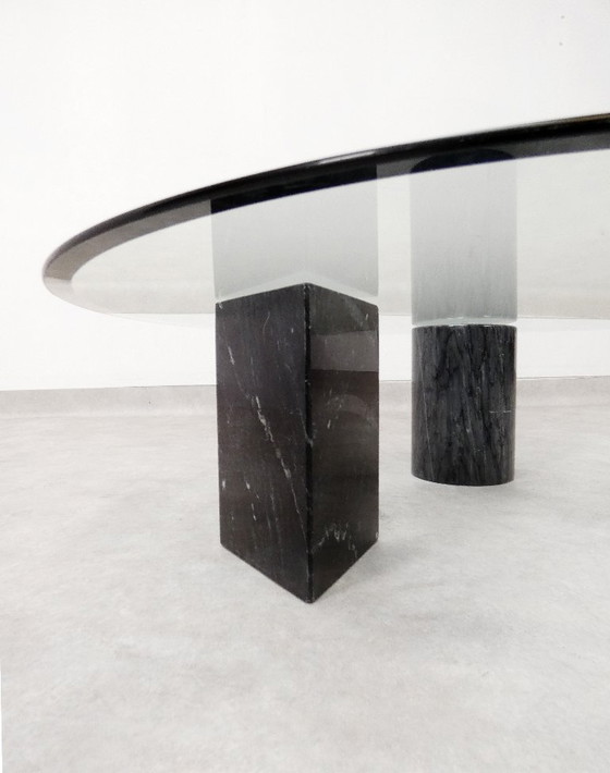 Image 1 of Table basse vintage italienne en marbre avec plateau en verre