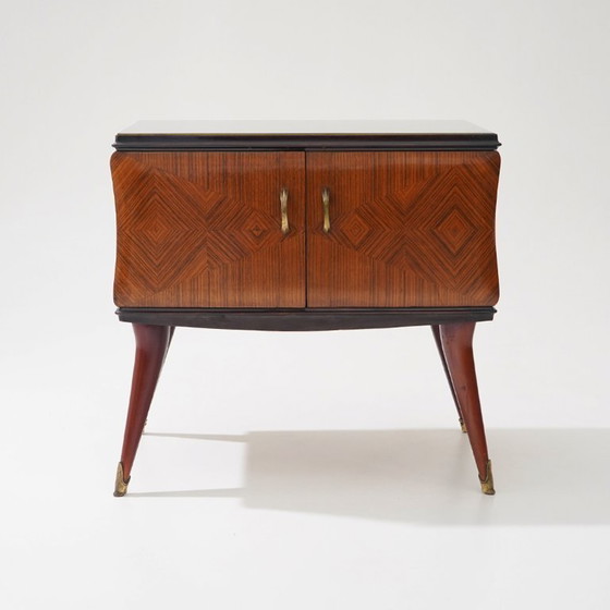 Image 1 of Twee nachtkastjes met glazen blad, jaren 1950