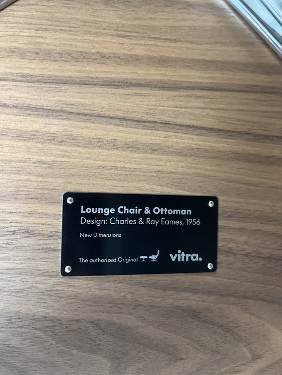 Image 1 of Sillón Vitra Eames con otomana - Nogal blanco - Piel de nieve