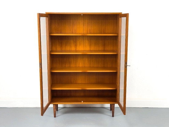 Image 1 of Mobiletto in teak con ante in vetro di WK Möbel, anni '70