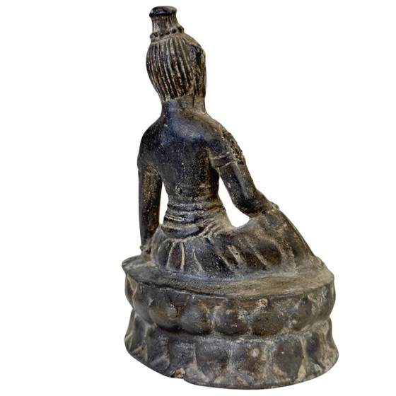 Antike Bronzestatue der buddhistischen Göttin Vasudhara, Südostasien (Khmer-Einfluss), ca. 17. Jahrhundert. (photo 3 of 9)