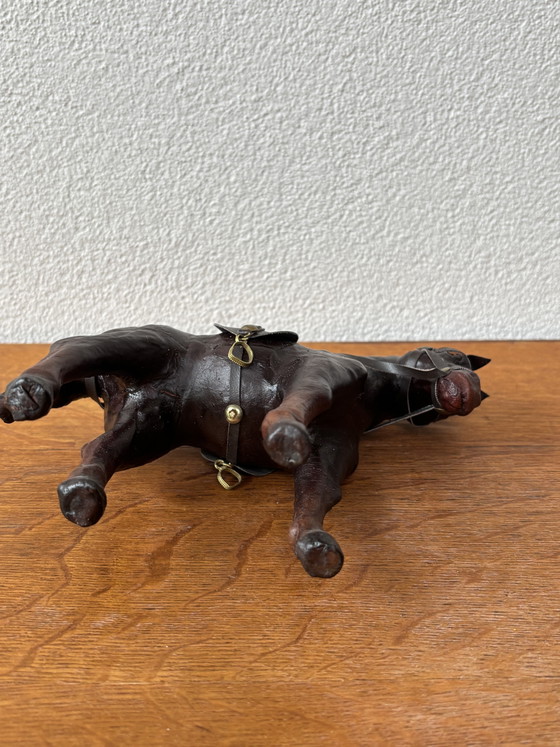 Statuetta di Cavallo Decorativa Vintage, Mid-Century, in Cartapesta Rivestita in Pelle con Bellissimi Dettagli (photo 3 of 4)