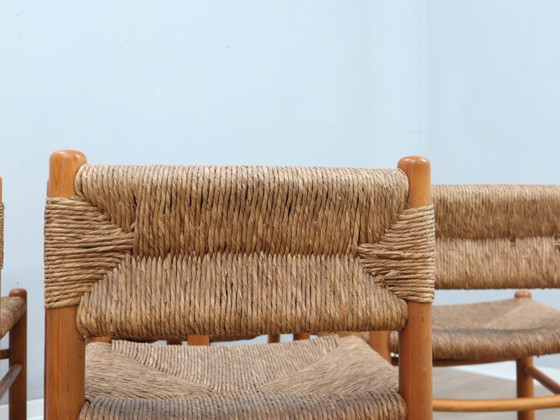 Image 1 of Juego de 8 sillas estilo Charlotte Perriand de los años 60, de paja tejida y madera.