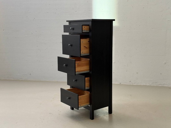 IKEA HEMNES tall chest of drawers with 5 drawers – Black-brown, Solid wood – High Boards (photo 10 of 15)