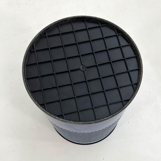 Corbeille perforée bleue, années 1980 – Objets déco, Métal, Plastique (photo 6 of 6)