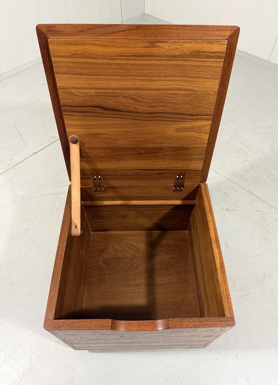 Image 1 of Coffre de rangement/table d'appoint en teck Salin Nyborg sur roulettes, Danemark, années 1960