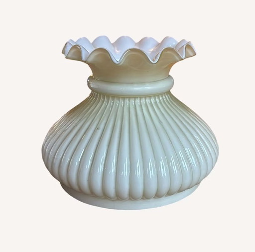 Weiß-gelblicher Opalin-Lampenschirm mit gerippter Struktur