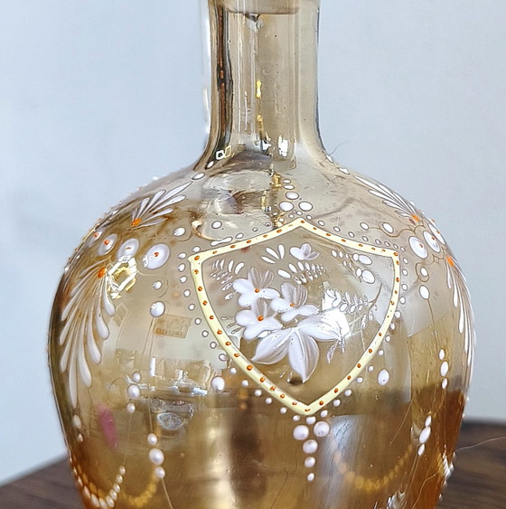 Wunderschöne Antike Böhmische Bernsteinfarbene Glaskaraffe & Likörglas-Set – Handbemaltes Hoch-Email, ca. (photo 9 of 12)