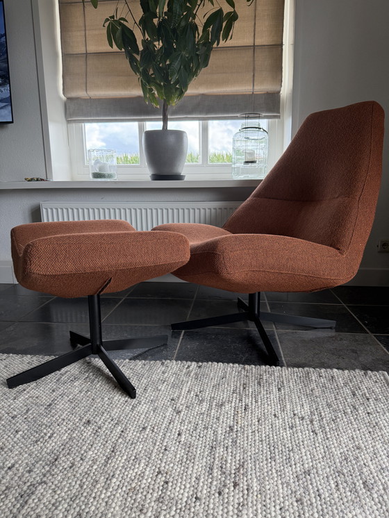 Image 1 of Silla giratoria con reposapiés