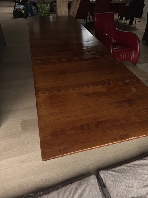 Table de salle à manger en merisier à vendre. Extensible. De 2 m à 2,45 m et 2,90 m.