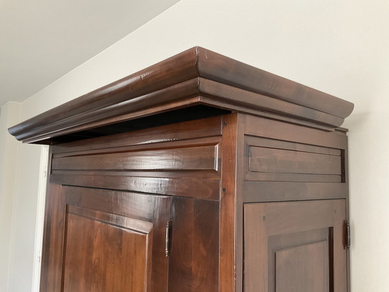 Image 1 of Magnifique armoire de chasseur en bois de cerisier