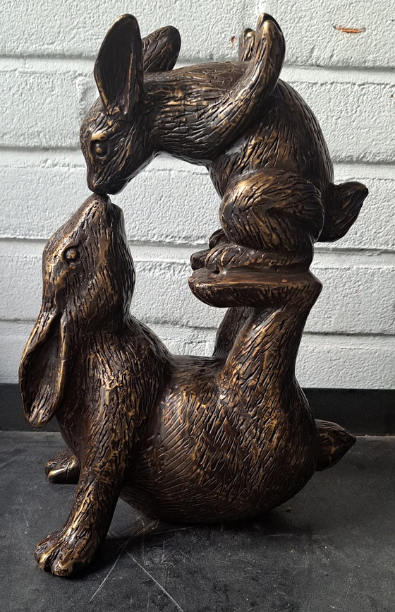 Image 1 of Bacio di lepre in bronzo