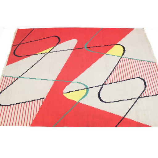 Kilim géométrique moderniste à crapet rouge par Antonin Kybal - 1950