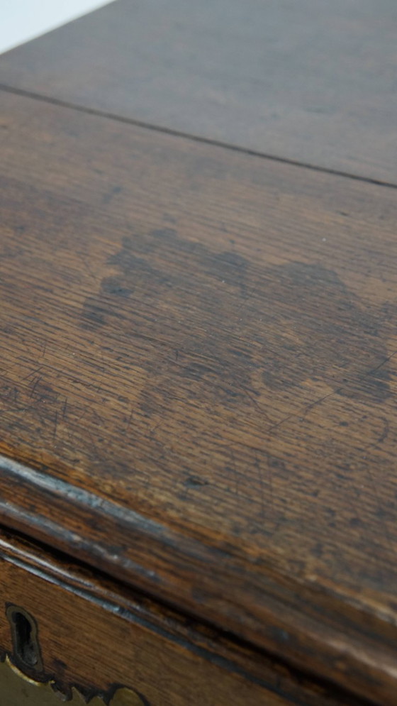 Image 1 of Commode ancienne en chêne anglais du XVIIIe siècle