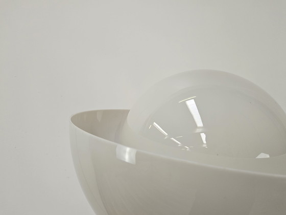 Image 1 of Lampada da terra anni '70 in metallo e vetro bianco