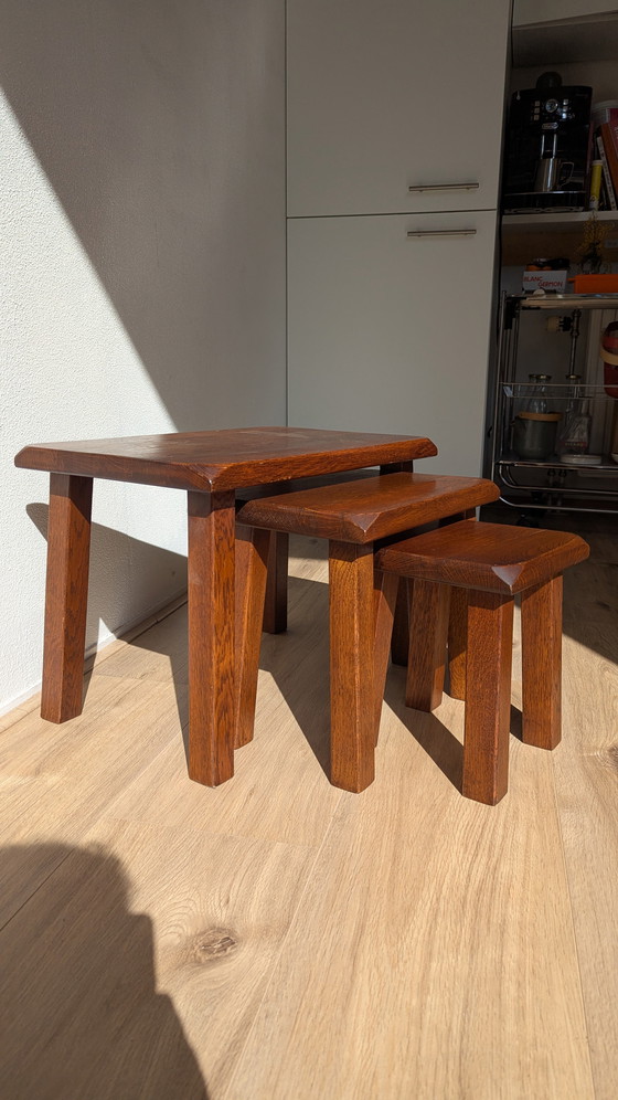 Image 1 of Set aus 3 brutalistischen Eichenholz-Beistelltischen im Mid-Century-Stil
