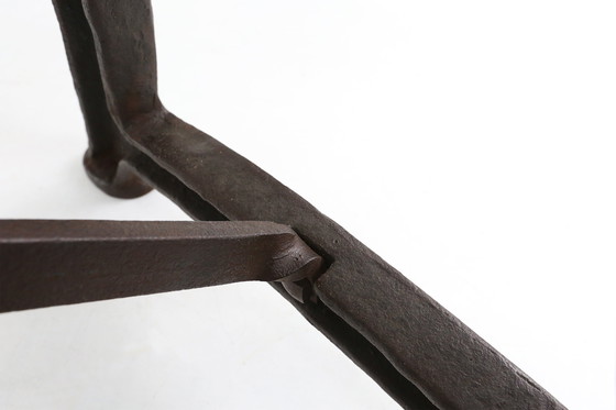 Image 1 of Industriële bar / bistro tafel met gietijzeren poten en houten blad, België 1920