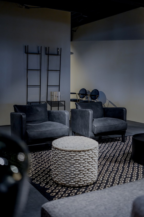 Image 1 of Rod System Bank – Dumas Fauteuil – Moon Tafels – Scott Poef – Misore Karpet – Glo-Ball Tafellamp - Whistle Lamp - Balencing Box