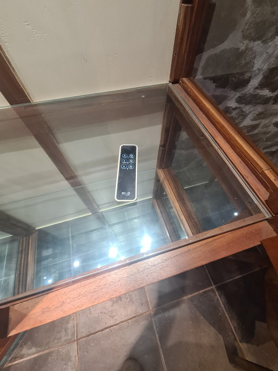 Image 1 of Vetrina angolare in TEAK/TECK con faretti LED (p = 50cm e h = 210cm)