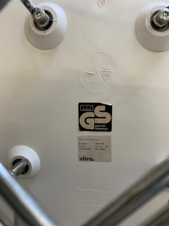 Image 1 of 4 chaises d'appoint en plastique Vitra Eames DSR