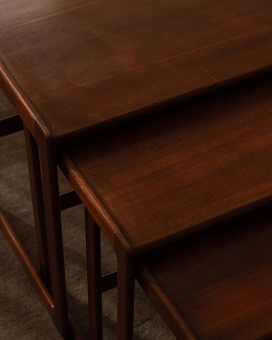 Image 1 of Tables d'appoint / tables gigognes vintage danoises en teck (lot de 3) – Arne Hovmand-Olsen pour Mogens Kold – Danemark, 1960