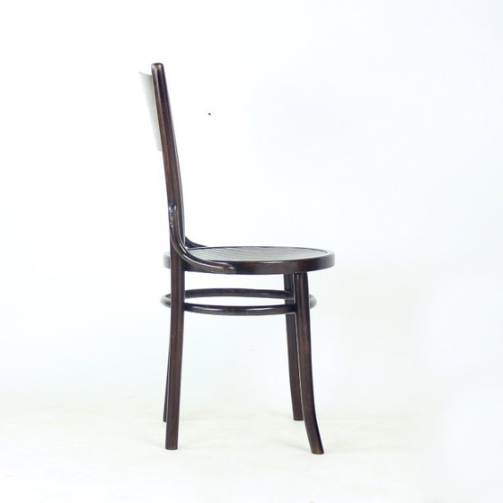 Bentwood Chair by Thonet, Czechoslovakia 1940s – Dining chairs, Klassiek (photo 4 of 15)