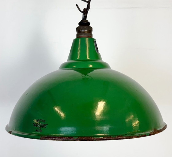 Image 1 of Lámpara colgante industrial británica de esmalte verde de Maxlume, década de 1960