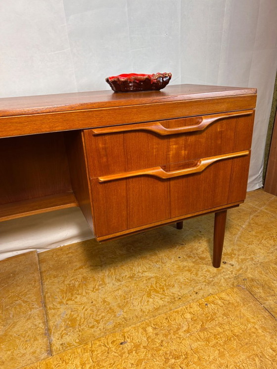 Image 1 of Bureau rétro vintage en teck du milieu du siècle par Stonehill (1960) Design intemporel – Rangement élégant – Artisanat britanni
