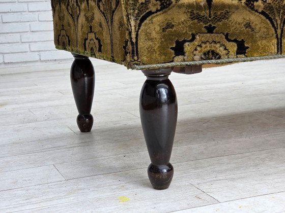 Image 1 of Deense tweepersoons slaapbank/bank met neerklapbare armleuningen uit de jaren 30, bekleed met groen meubelvelours.