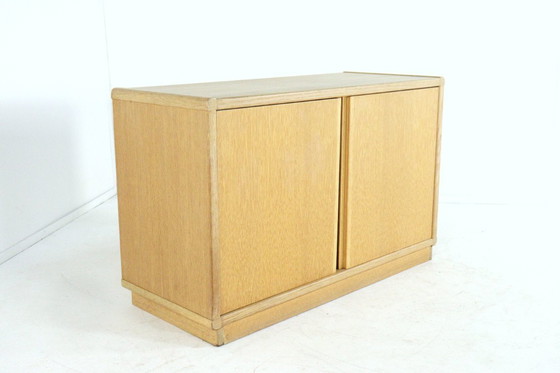 Image 1 of Eiken compact sideboard kast dressoir 'Finne' vintage