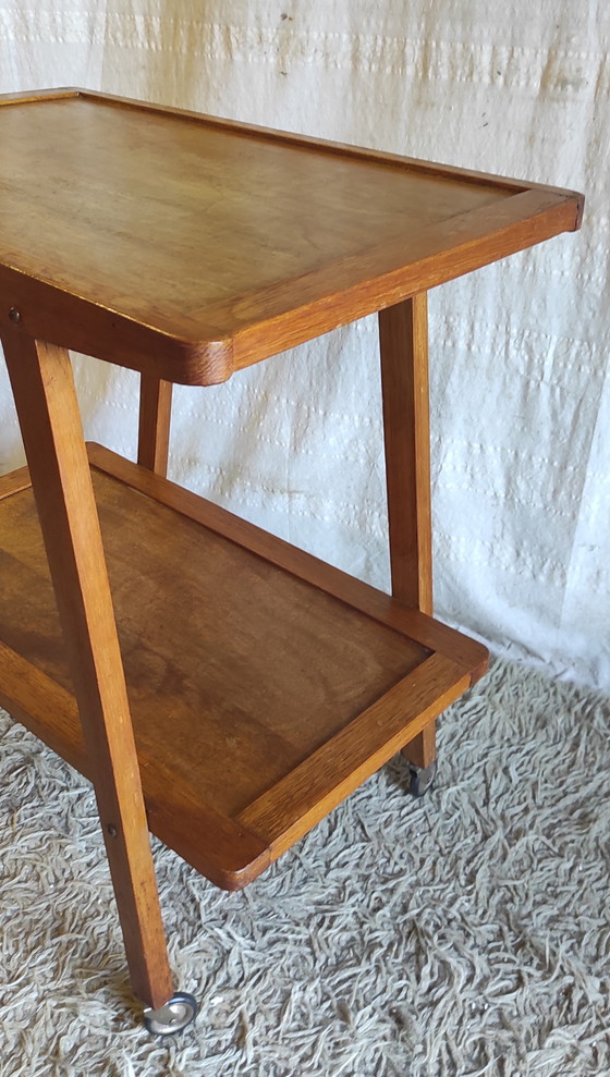 Modernistische bijzettafel van massief hout - midden 20e eeuw – Wood (photo 4 of 8)