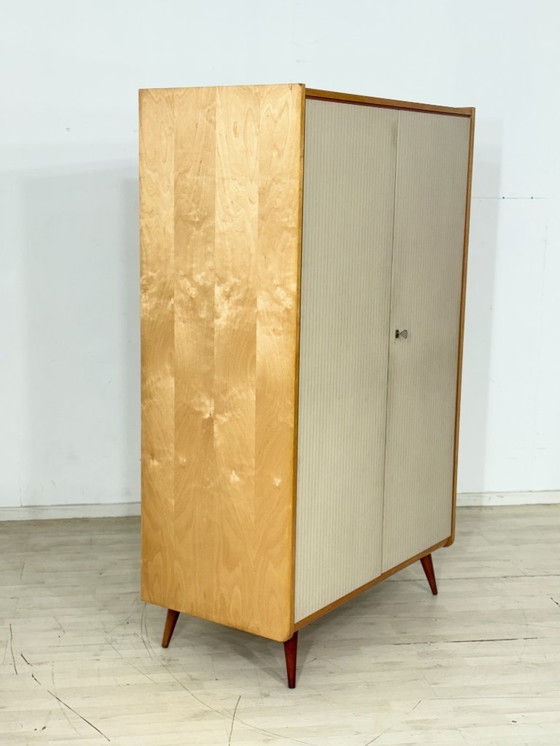 Image 1 of Een erg mooie vintage kledingkast/linnenkast uit de jaren 60.