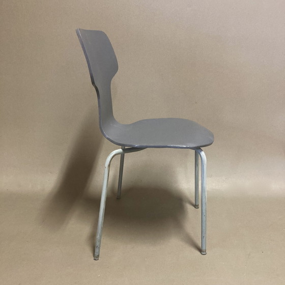 Image 1 of Chair Model 3123 Child Arne Jacobsen