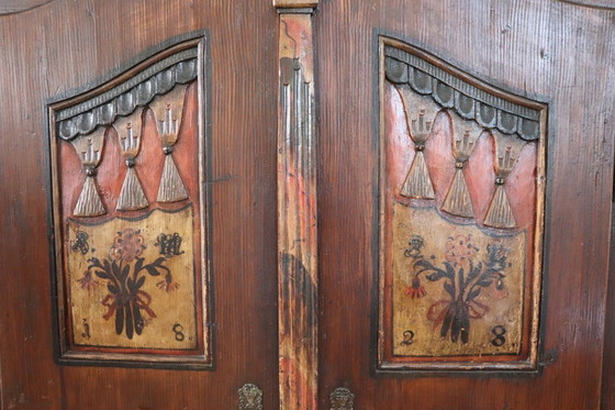 Image 1 of Armario Antiguo Tirolés con Secretos, Madera de Pino Pintada a Mano, Siglo XIX