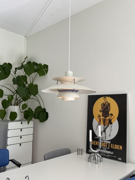 Lampada a sospensione danese Louis Poulsen PH5 di Poul Henningson – Lampade a sospensione, Aluminium (photo 14 of 38)