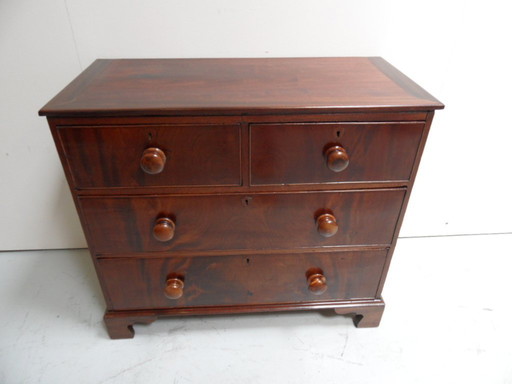 Antieke mahonie ladekast