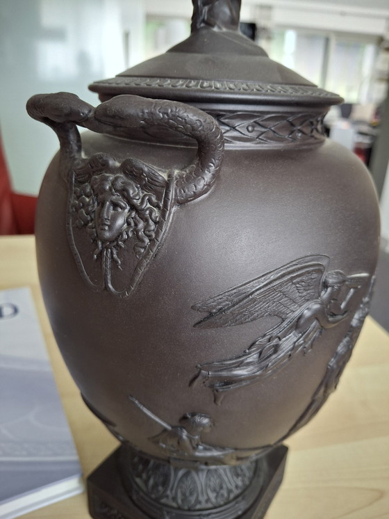 Image 1 of Homeric Vase Wedgwood Black Basalt