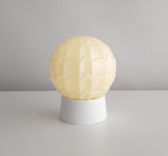 Image 1 of Beige groene glazen plafondlamp van Thabur in Den Haag, Medium variant, art deco lamp glazen bol