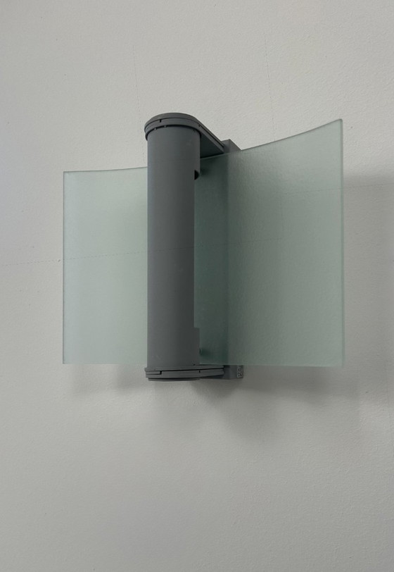 Image 1 of Vintage wandlamp, grijs gelakt metaal en mat gebogen glas, Frankrijk, 1980