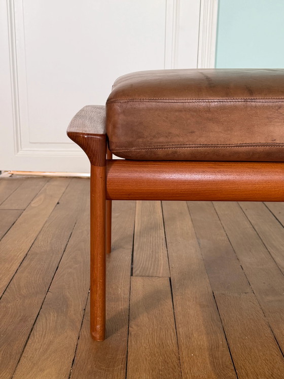 Pouf vintage scandinavo in teak e pelle. – Poggiapiedi e pouf, Leather, Scandinavian (photo 3 of 9)