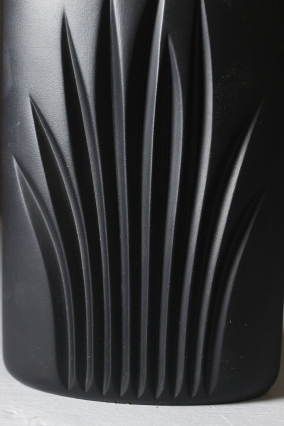 Claus Joseph Riedel & Rosenthal - Black Biscuit Porcelain Vase Op Art 1970s (photo 4 of 6)