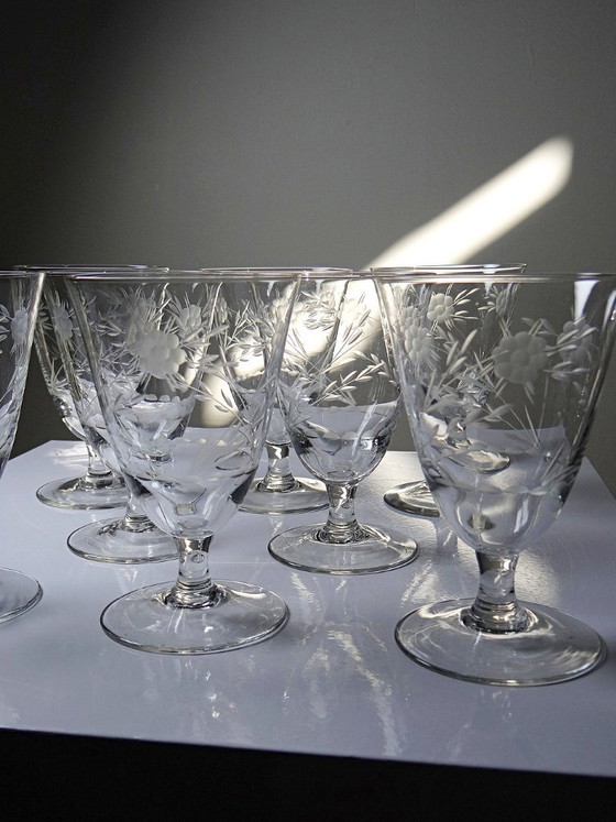 Image 1 of 8 verres à vin cristal gravé à la roue décor végétal, Bohême, début XXe
