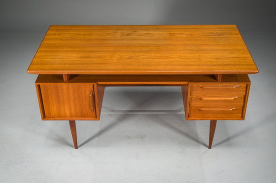 Image 1 of Escritorio modelo RT200 en teca, diseñado por Heinrich Riestenpatt, Alemania, década de 1960.