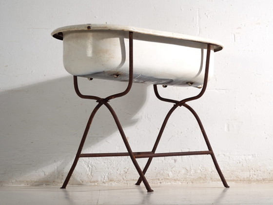 Antique bathtub in enamelled iron – Central Europe, circa 1950 #6 – Decorative Objects, Industrieel (photo 14 of 40)