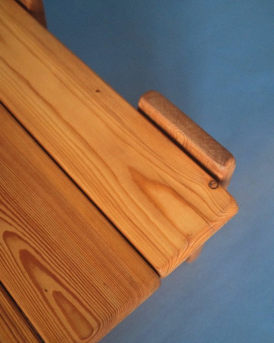 Image 1 of Tavolino brutalista in pino massello (versione più piccola)