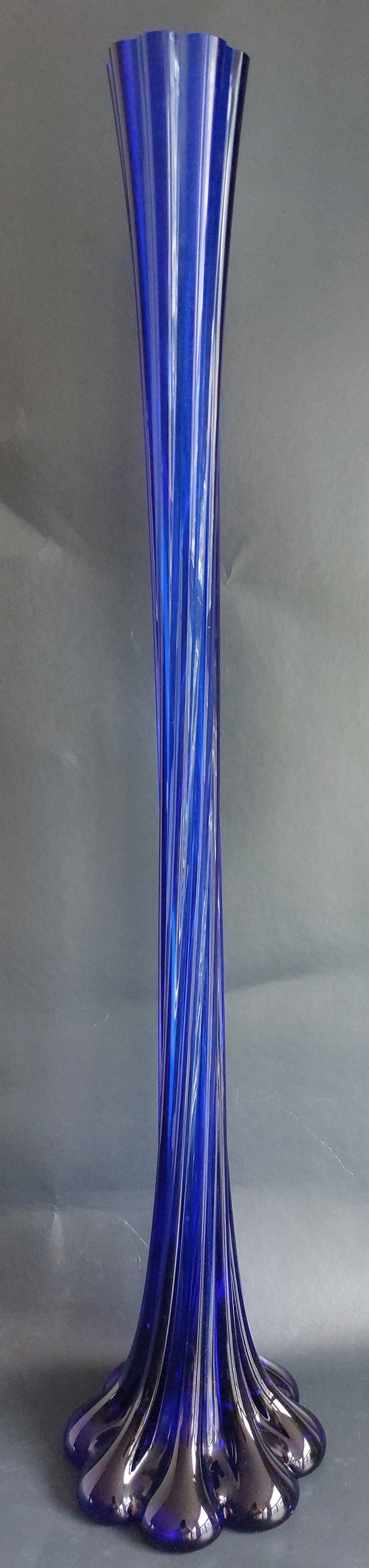 Image 1 of Blauwe gedraaide glazen vaas, 1960