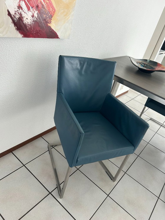 Image 1 of Table à manger (bord) et 4 chaises de salle à manger (rangement)